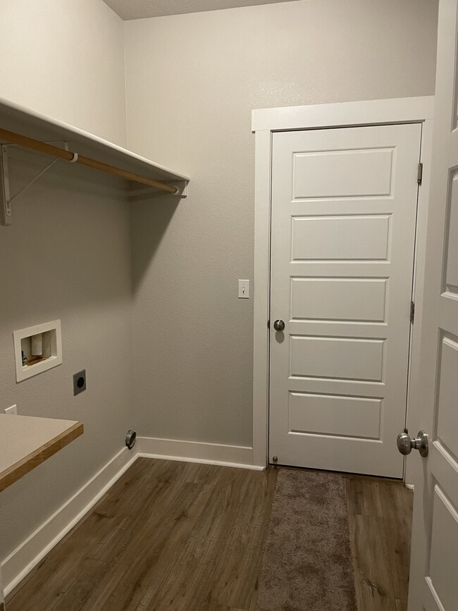 Building Photo - 447 N Baxter Way