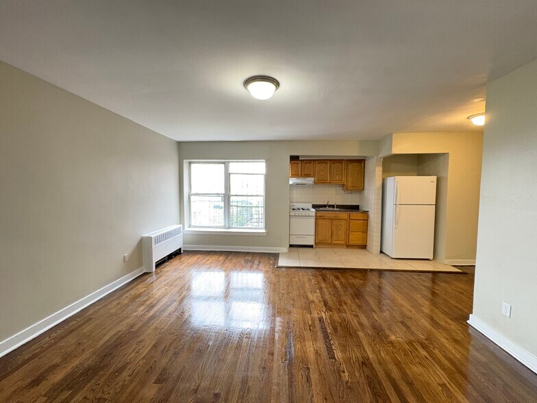 4C - 67 Lincoln Ave