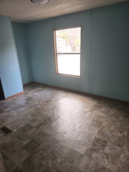 Building Photo - 1075 Sweeten Creek Rd