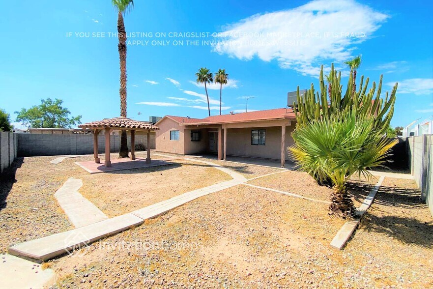Building Photo - 687 E Del Rio St