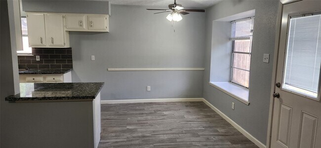 Building Photo - 10115 Enchanted Stone Dr