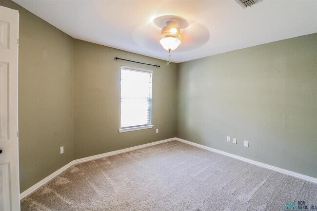 Building Photo - 2140 Northglen Dr