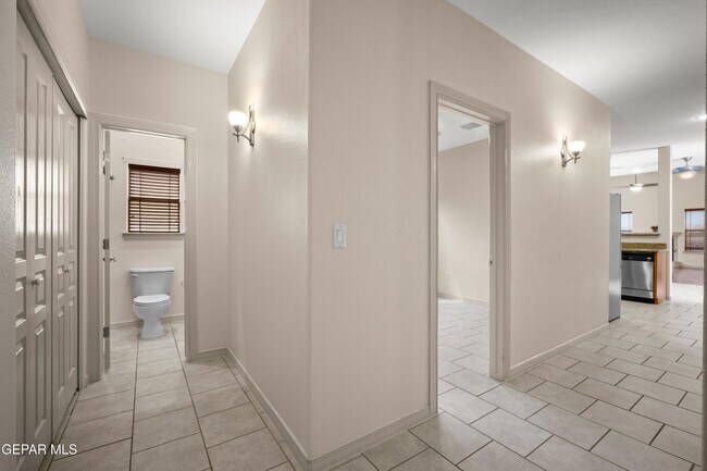 Building Photo - 5939 Bandolero Dr