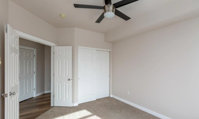Building Photo - 22855 E Country Vista Dr