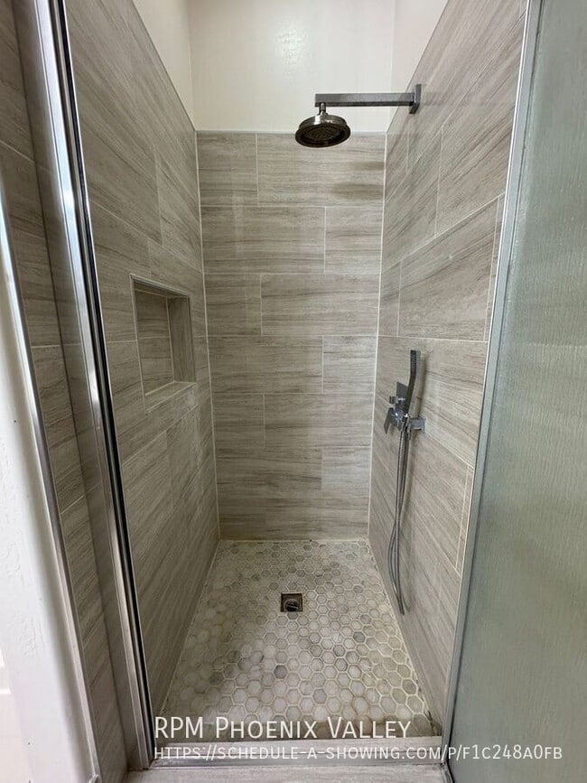 Building Photo - 2305 W Carter Rd