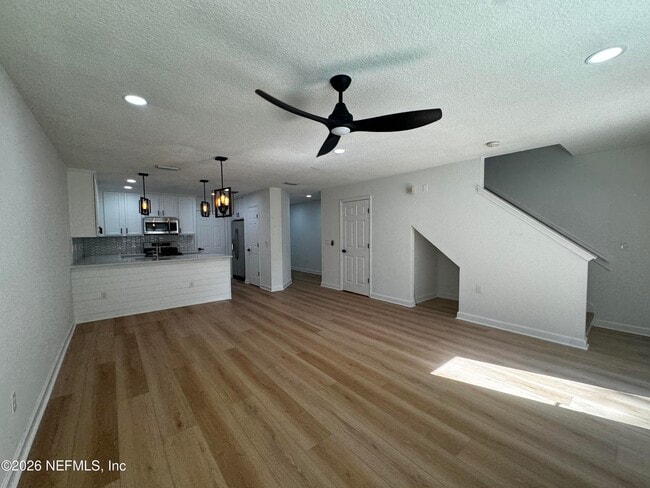 Building Photo - 807 Black Cherry Dr S