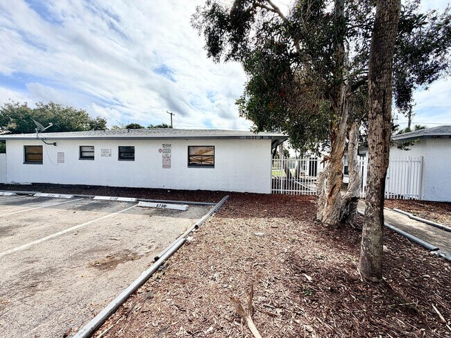 Building Photo - 5730 NW 27th Ct