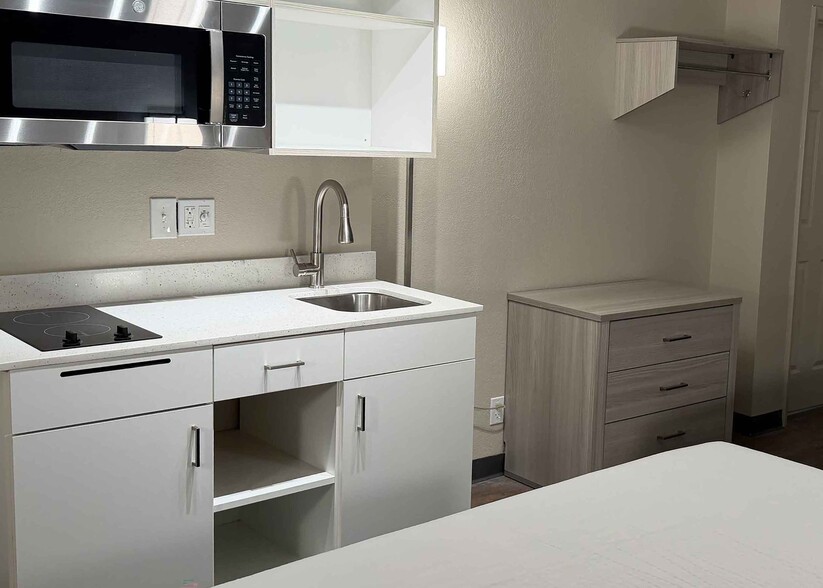 Building Photo - Furnished Studio-Longview