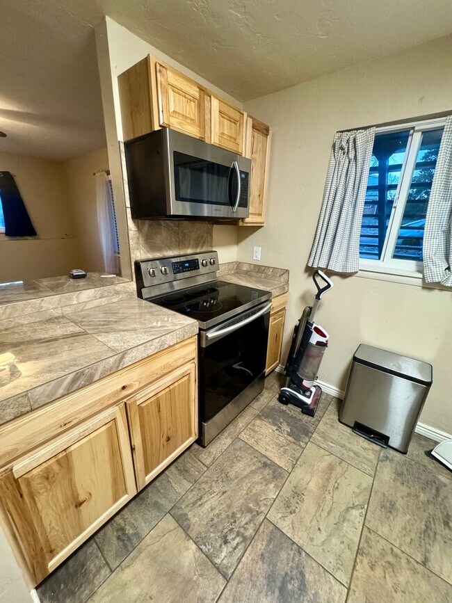 Building Photo - Cree