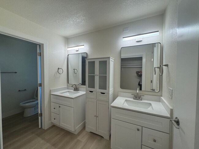 Building Photo - VAILABLE NOW! G O R G E O U S Single Story 3 Bed 2 Bath with Pool