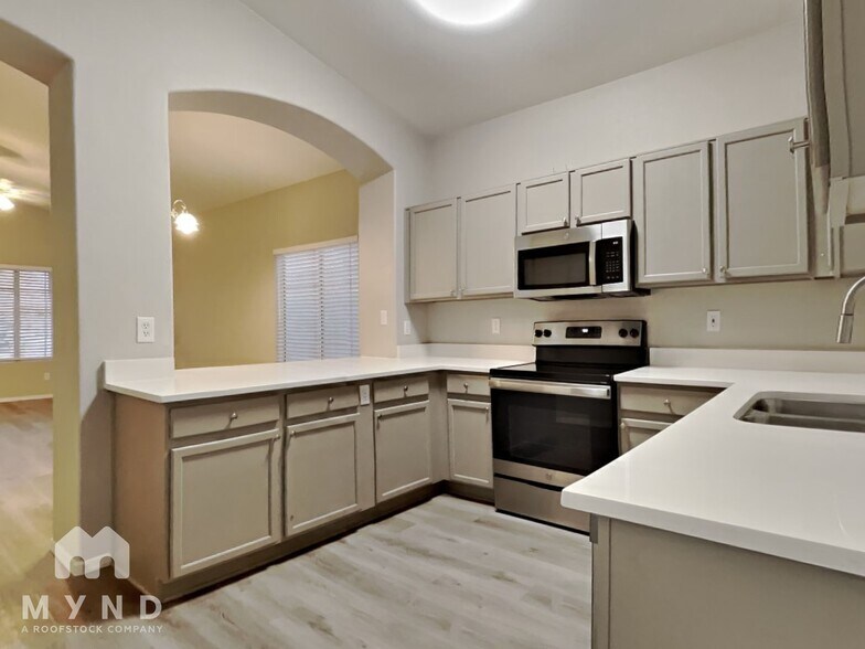 Building Photo - 2607 S 156th Ave