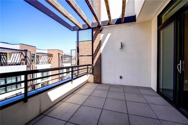 Building Photo - 721 Longleaf Dr NE