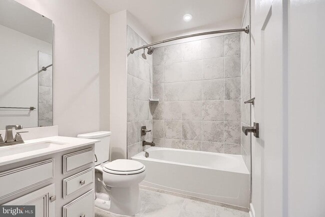 Building Photo - 13605 Otono Dr