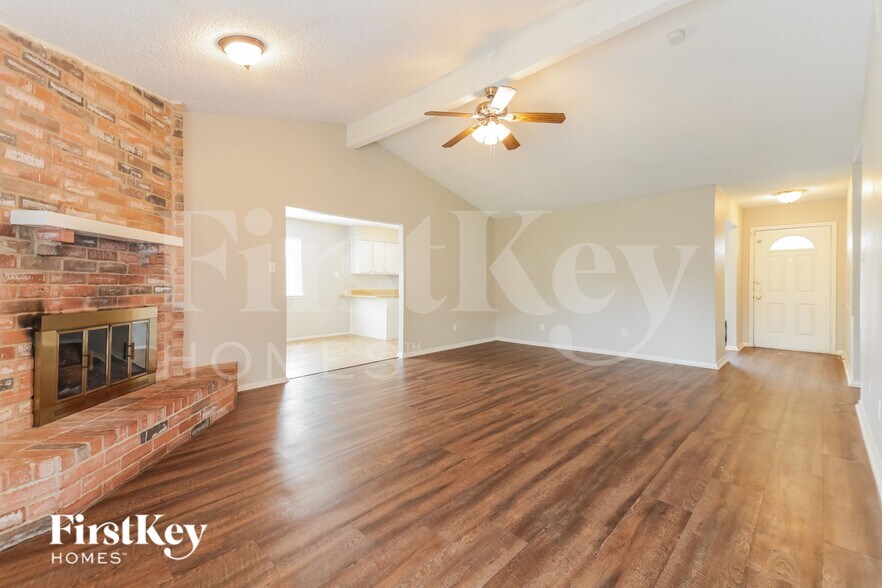 Building Photo - 8902 Deerwood Dr