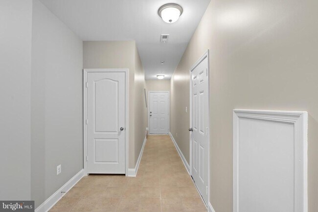 Building Photo - 10228 Nuthatch Dr