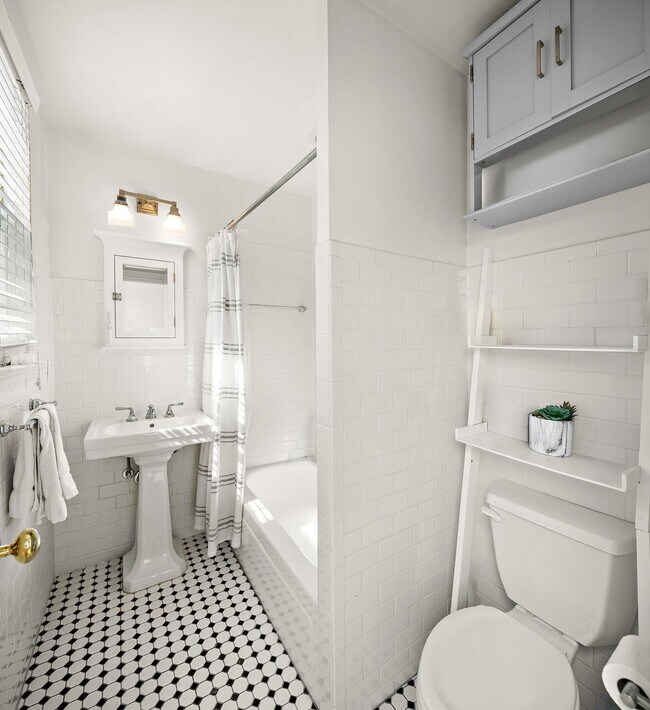 Building Photo - 259 4th St