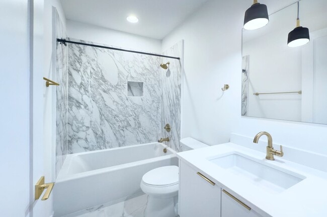 Building Photo - 2737 Shenandoah Ave