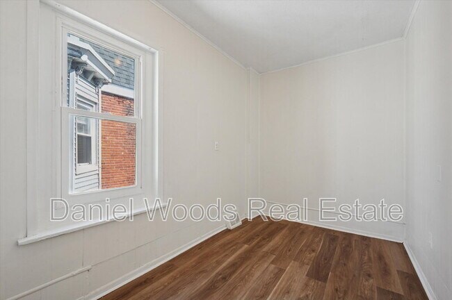 Building Photo - 2708 W 7th St