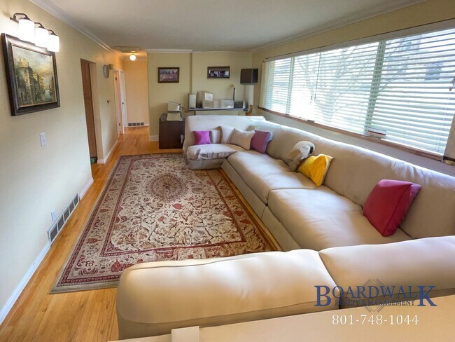 Building Photo - 2827 E Bridgewater Dr