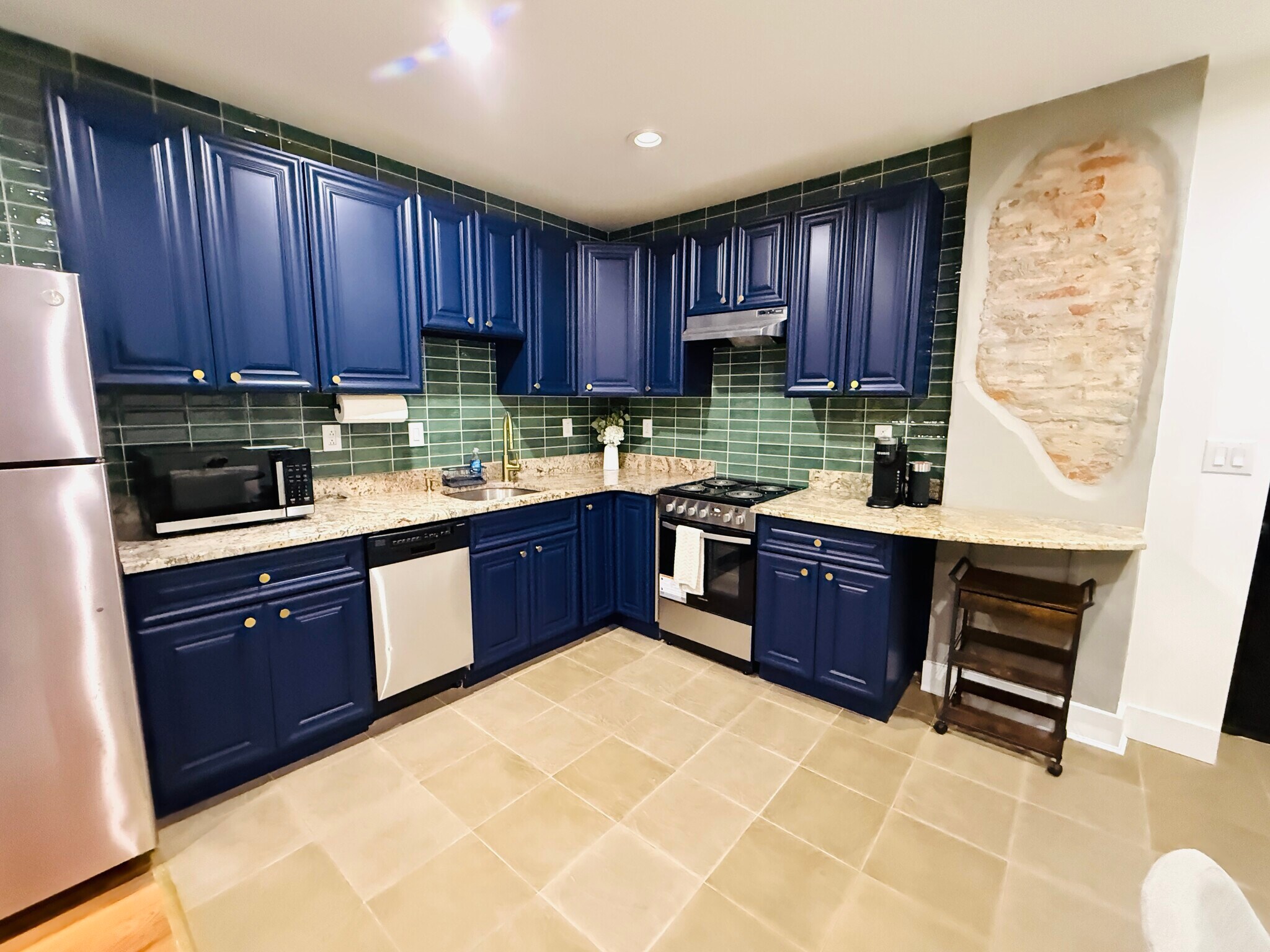 Kitchen - 2504 E York St