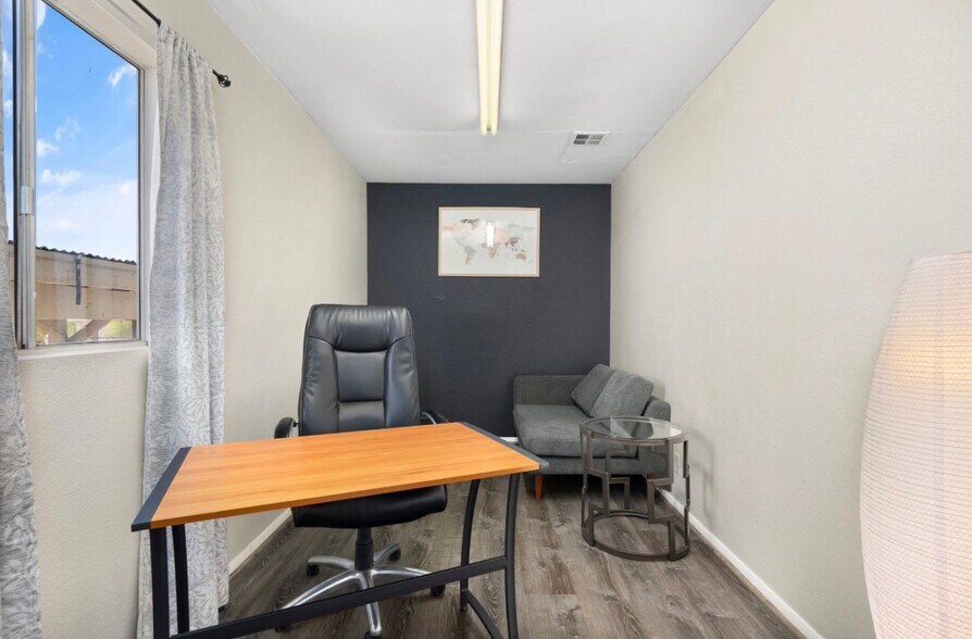 Building Photo - 9822 N 15th St