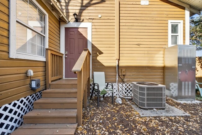 Building Photo - Updated Tampa Home – Prime Central Location 4 Beds - 2 Baths!