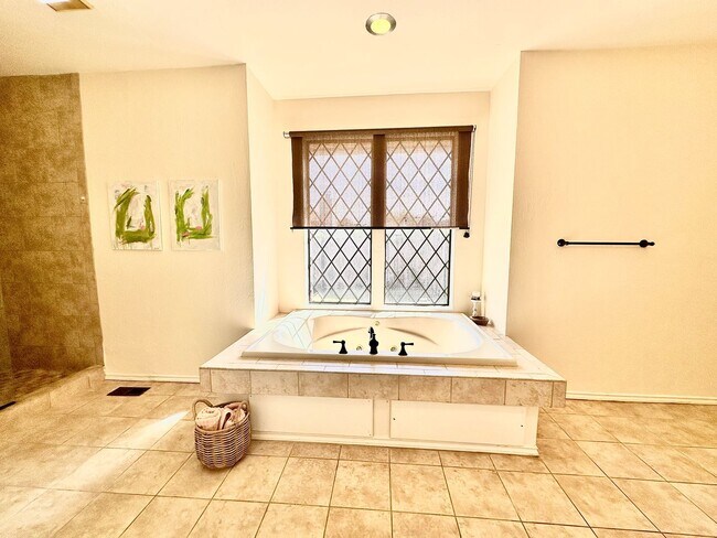 Building Photo - Spacious 4 Bed in Deer Creek - Move in Deposit-Free!(If Qualified)