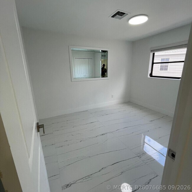 Building Photo - 528 N Margaret Ct