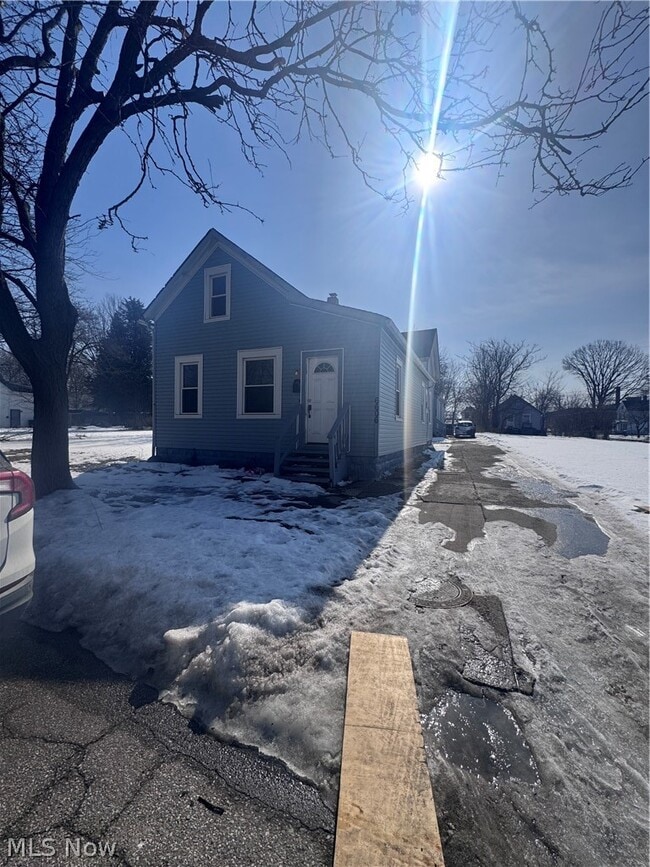 Building Photo - 6606 Charter Ave