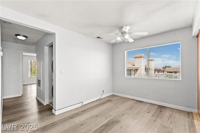 Building Photo - 7300 W Pirates Cove Rd