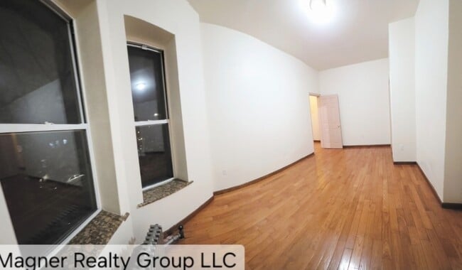 Building Photo - 72nd Street