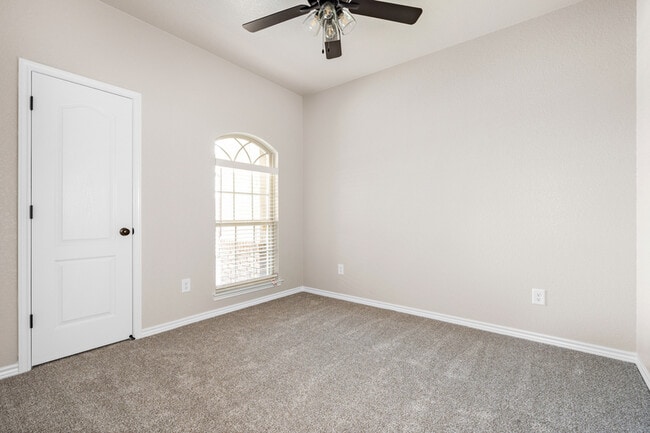 Building Photo - 602 Dred Roger Circle