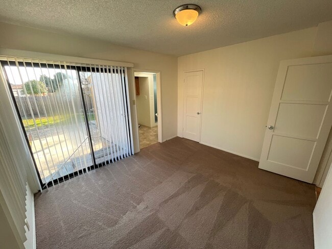 Building Photo - Central Ventura Home with Large Yard!