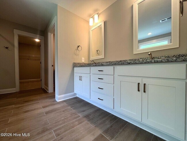 Building Photo - 404 Endicott Ct