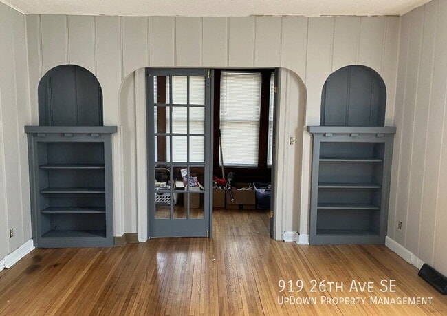 Building Photo - 919 26th Ave SE