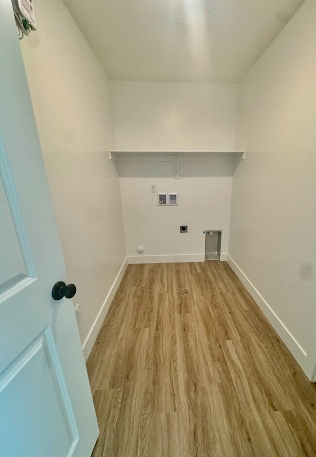 Building Photo - 5715 S Weehawken Ln