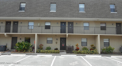 Building Photo - 1030 Pine Tree Dr