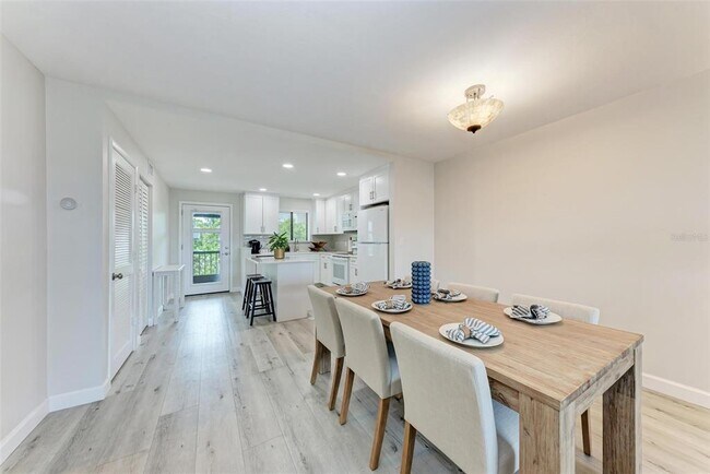 Building Photo - 350 S Polk Dr