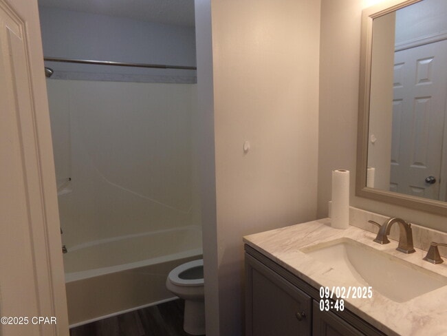 Building Photo - 420 Venetian Way