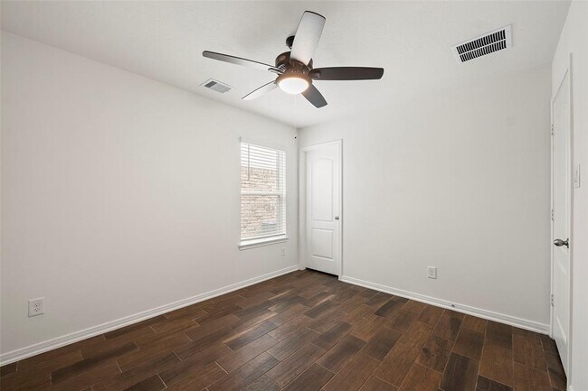Building Photo - 9312 Sandoval Cir