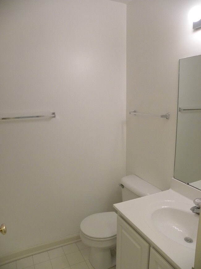 Building Photo - Central Wilmington! Live across from The Point at Barclay! Lovely one level patio home in popular...