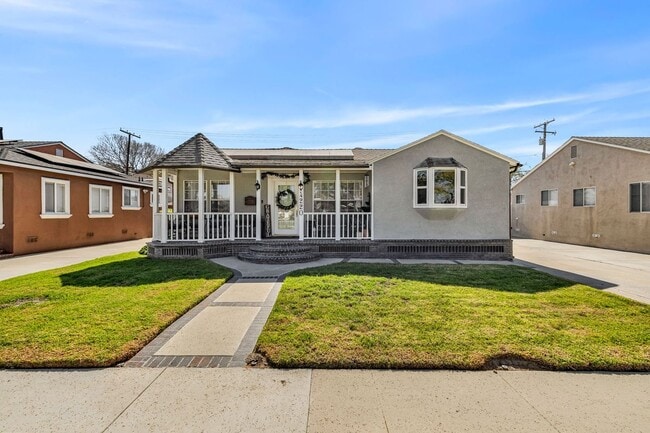 Building Photo - 4220 Los Coyotes Diagonal