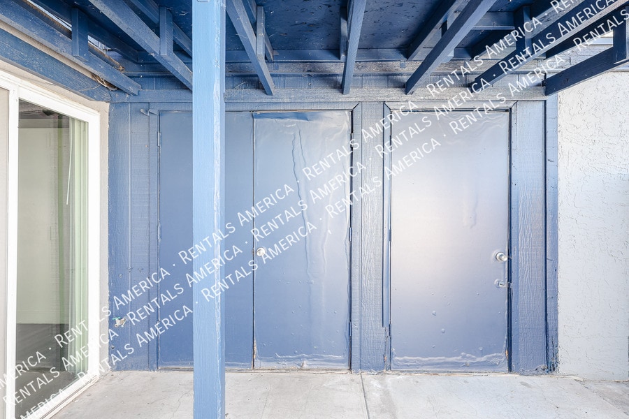 Building Photo - 712 N Santa Barbara