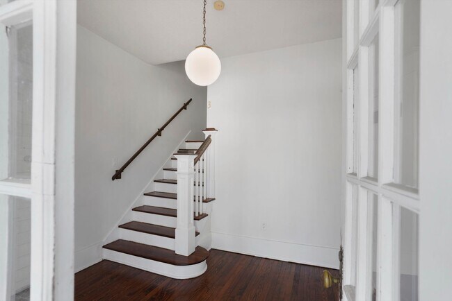 Building Photo - Renovated 2 bedroom 1 bathroom with office space Baldwin Park