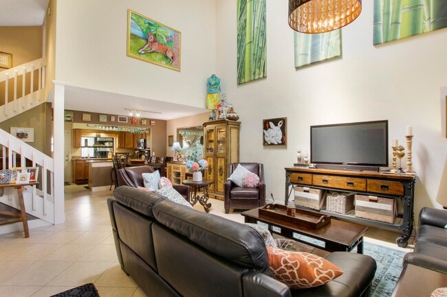 Building Photo - 2046 Cove Ln