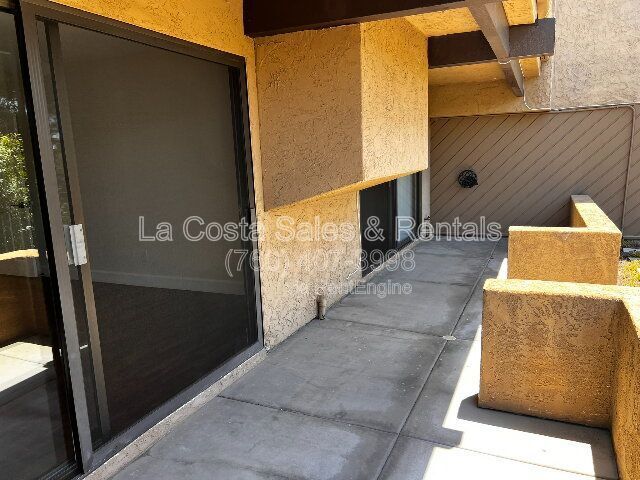 Building Photo - 2204 Plaza De Las Flores Plz