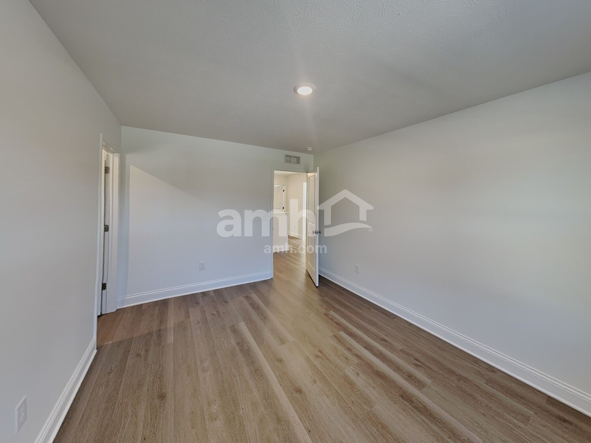 Building Photo - 1034 Heritage Blvd