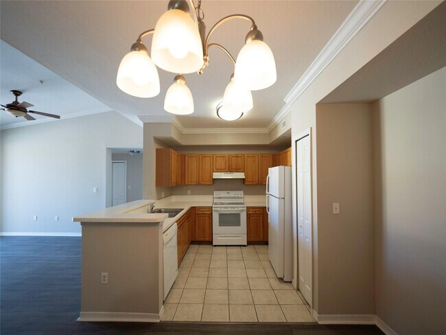 Building Photo - 15085 Michelangelo Blvd