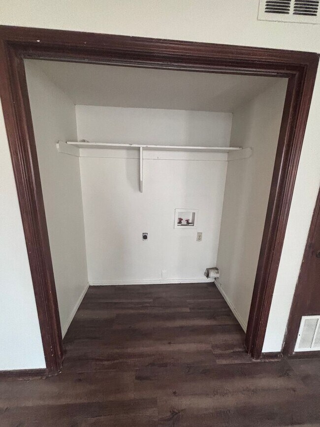 Building Photo - Spacious duplex in Noble, OK