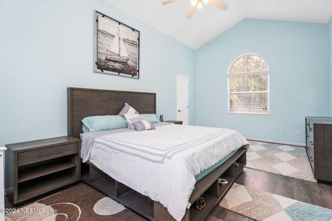 Building Photo - Fully Furnished Home